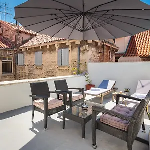 Cindro With Terrace Apartment