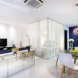 Luxury Arc Apartment