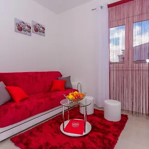 Ema Apartment